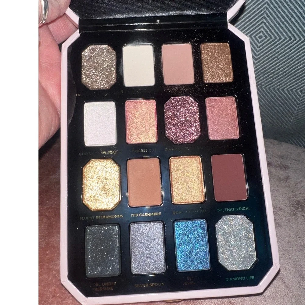 Too Faced Pretty Rich Diamond Light Eye Shadow Palette 16 Shades Shimmer Matte